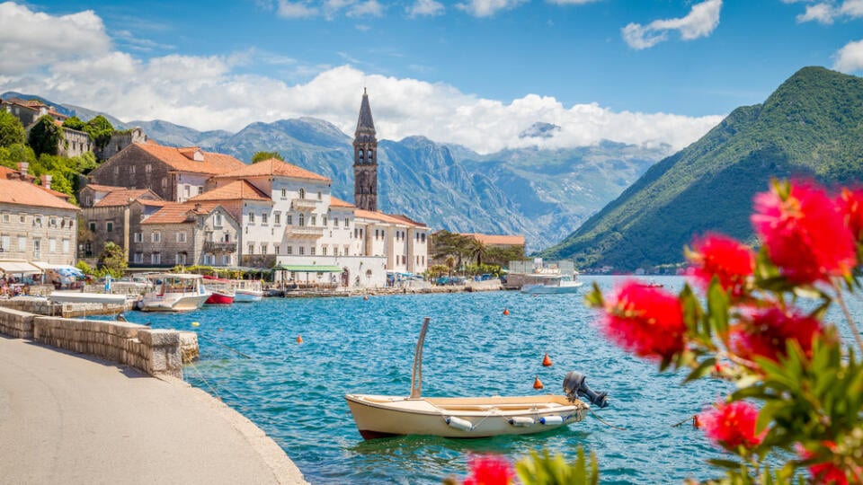 Scenic,Panorama,View,Of,The,Historic,Town,Of,Perast,At