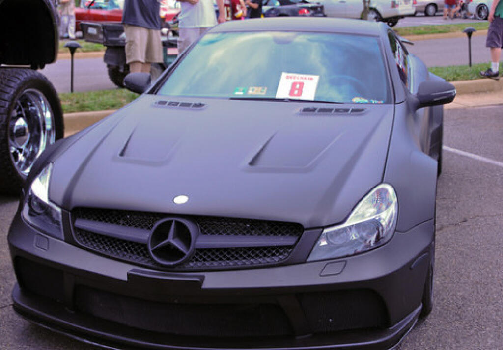 Na ruskú hokejovú ikonu sa však nechytá nikto. Alexander Ovečkin jazdí na Mercedese SL65 Black Series, za ktorý vysolil astronomických 320-tisíc eur.