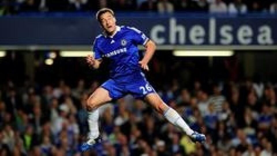 Opora zadných radov Chelsea John Terry.
