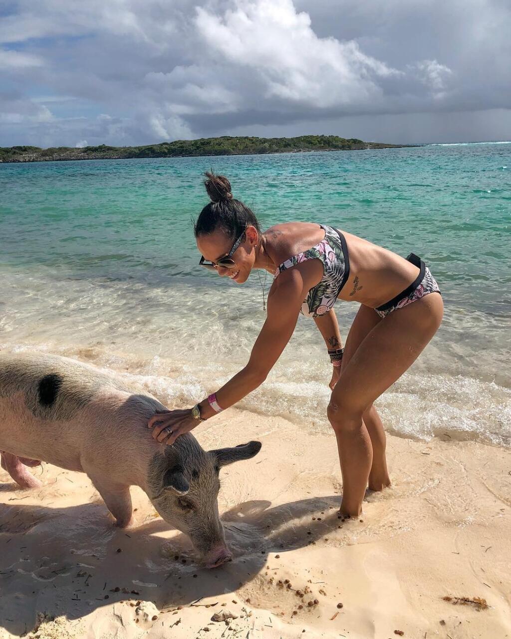 Sestra Mareka Hamšíka Miška si na instagrame užíva popularitu desiatok tisíc followerov, ktorým pravidelne predvedie svoje sexi krivky.