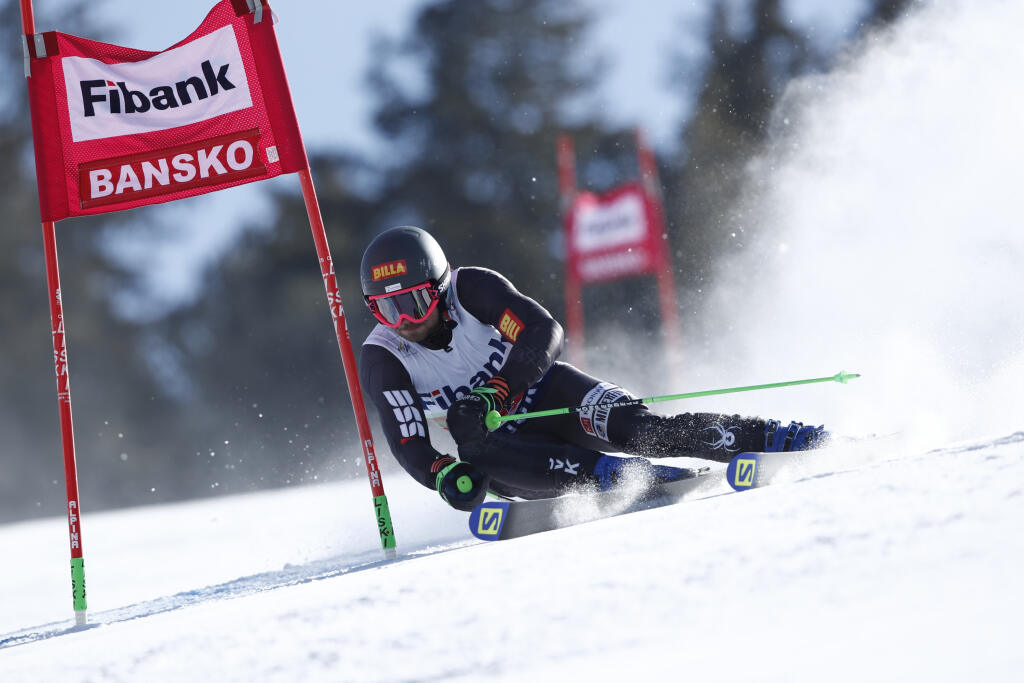 EBE 11 Bansko - Na snímke slovenský lyžiar Andreas Žampa v prvom kole slalomu mužov Svetového pohára v alpskom lyžovaní v bulharskom stredisku Bansko 28. februára 2021. FOTO TAS/AP
Slovakia's Adam Zampa speeds down the slope during an alpine ski, men's World Cup giant slalom, in Bansko, Sunday, Feb. 28, 2021. (AP Photo/Gabriele Facciotti)