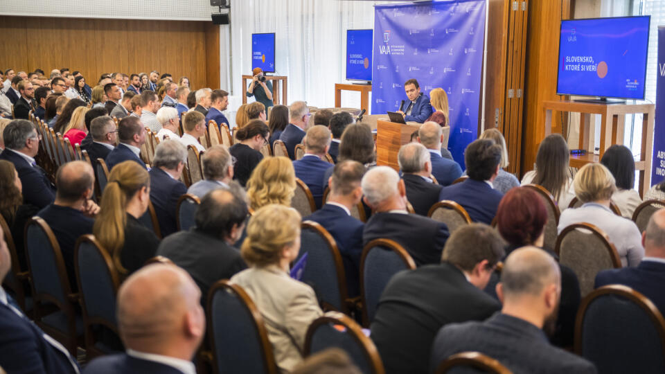 Na snímke predseda vlády SR odborníkov Ľudovít Ódor rozpráva počas podujatia Výskumnej a inovačnej autority VAIA