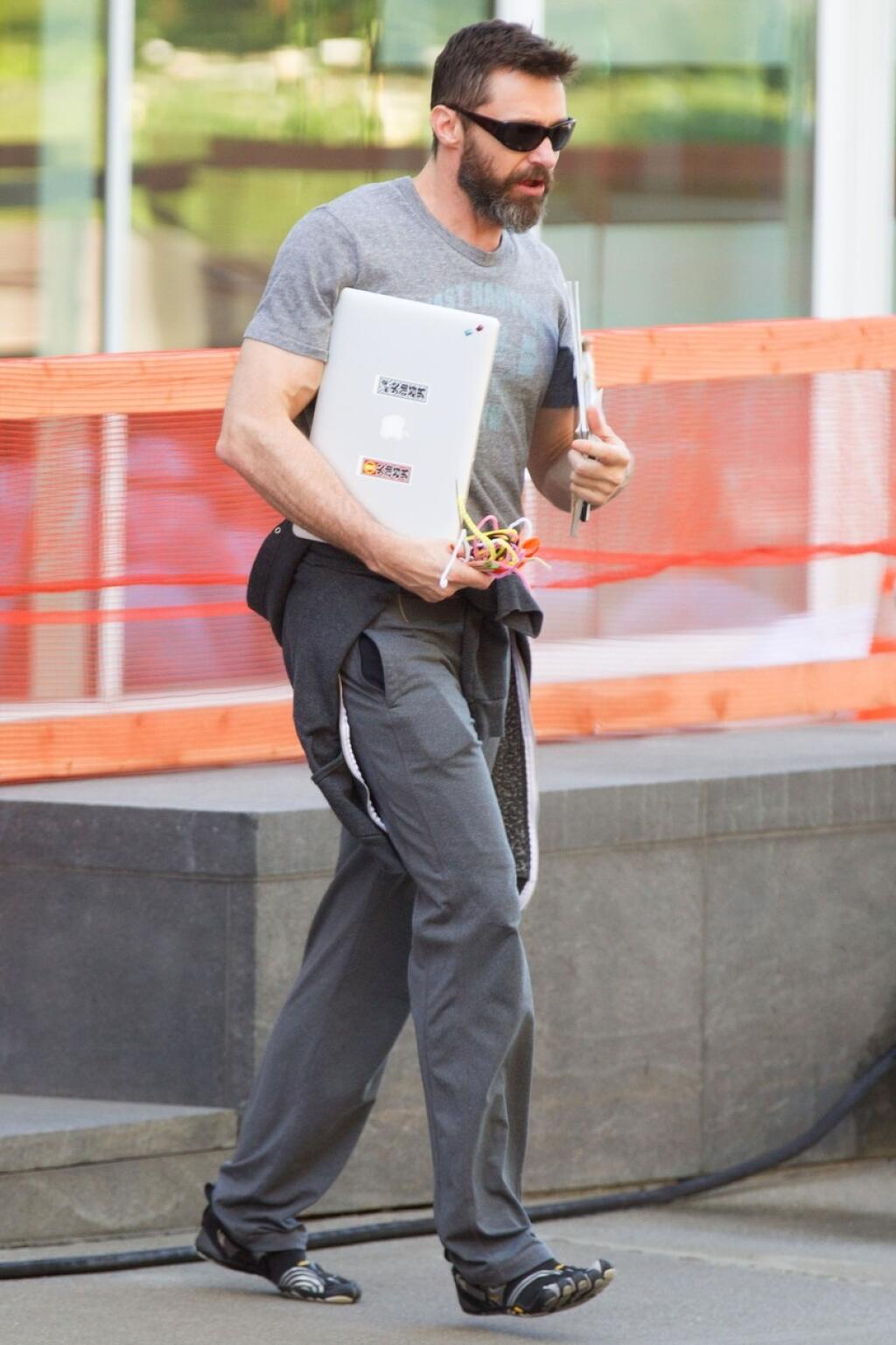 Hugh Jackman študoval technickú univerzitu v Sydney a získal bakalársky diplom v odbore komunikácie.