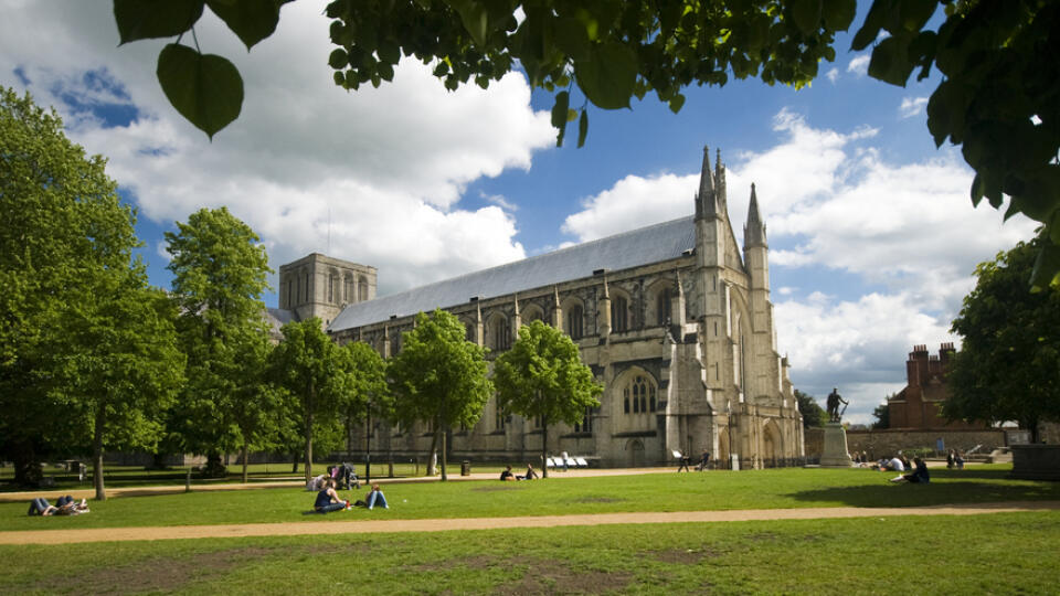 Winchester,Cathedral,On,A,Lovely,Summer,Day