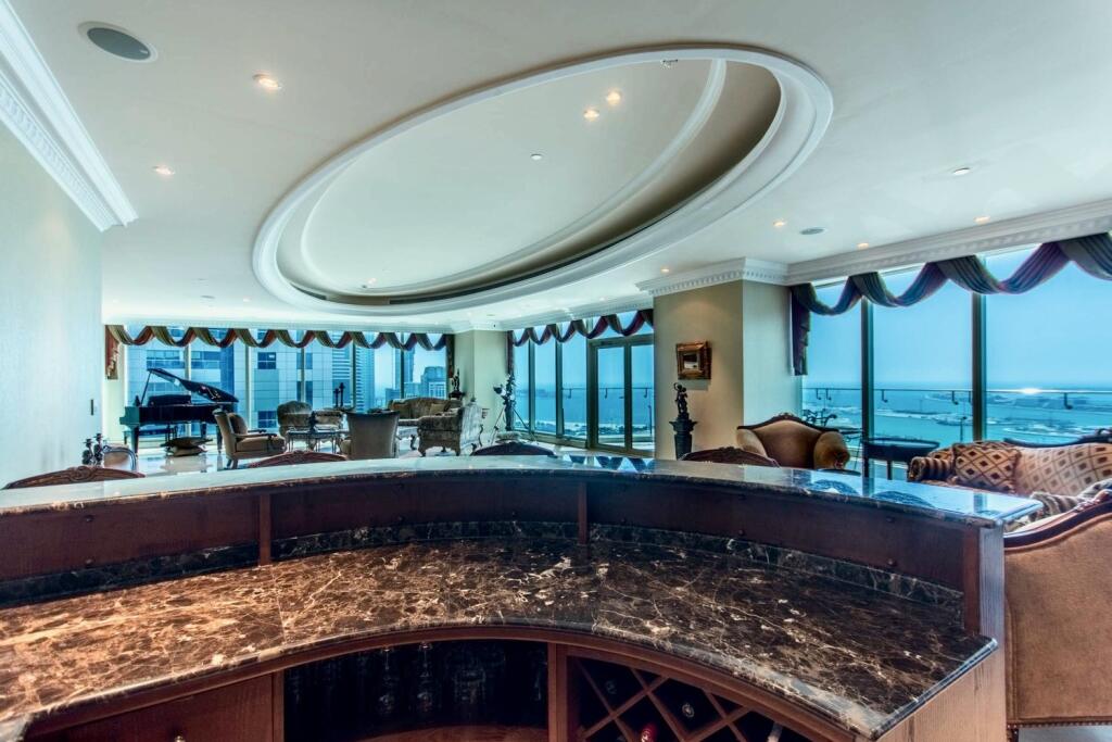 Keď boli Federerovci v Dubaji, užívali si v luxusnom apartmáne. Federerov apartmán skôr pripomína kráľovský palác.