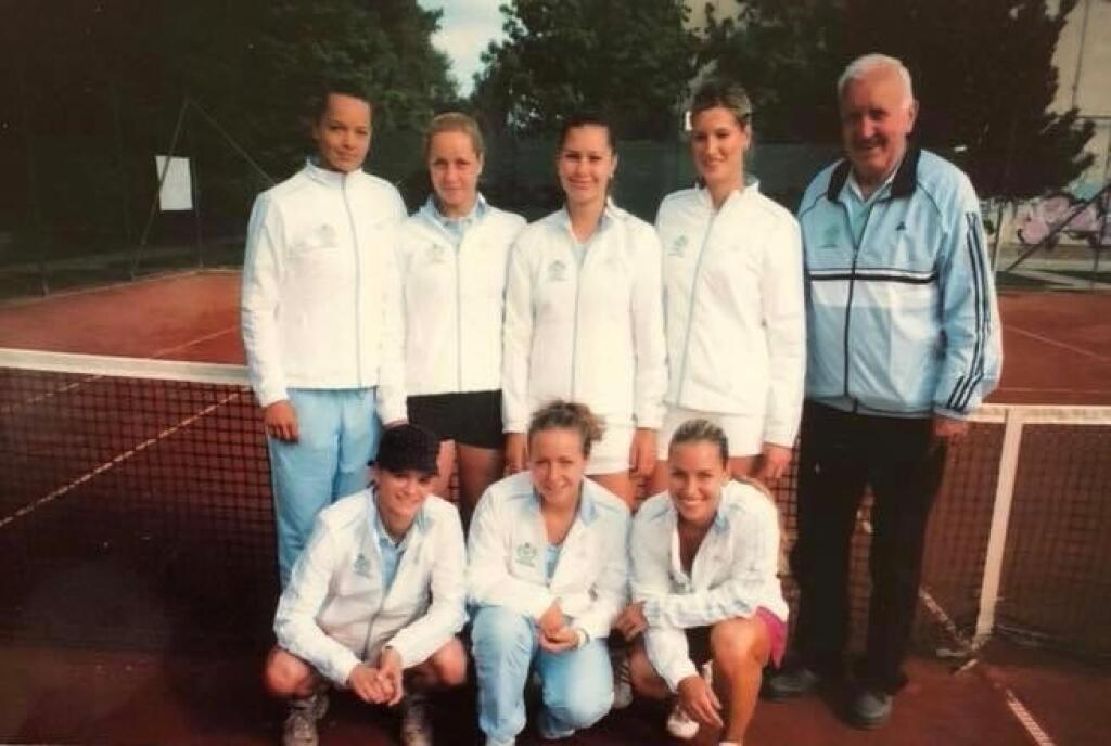Naša bývalá tenistka je so Slovanom úzko spätá. Za tenisový klub Slovan hrala dlé roky. V 2008 vyhrala juniorskú extraligu aj Kučovou, Cibulkovou či Vajdovou.