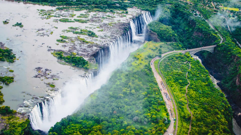 Victoria,Falls,(tokaleya,Tonga:,Mosi-oa-tunya,,"the,Smoke,That,Thunders"),Is