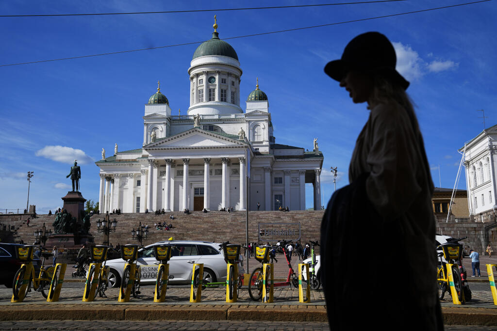 WA 20 Helsinki - Žena kráča okolo katedrály v Helsinkách v pondelok 29. mája 2023. FOTO TASR/AP

A woman walks past the Helsinki Cathedral in Helsinki, Finland, Monday, May 29, 2023. (AP Photo/Pavel Golovkin)
