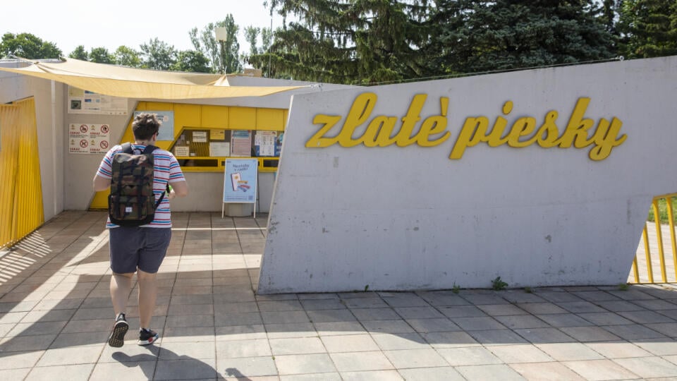Na snímke je kúpalisko Zlaté piesky.