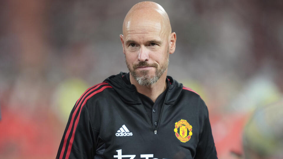 PK 29 Bangkok - Na snímke nový tréner Manchestru United Erik ten Hag počas prípravného zápasu Manchester United - FC Liverpool v thajskom Bangkoku 12. júla 2022. Hráči Manchestru United zvíťazili nad Liverpoolom 4:0. FOTO TASR/AP
Manchester United's head coach Erik ten Hag during their pre-season soccer match against Liverpool at Rajamangala national stadium in Bangkok, Tuesday, July 12, 2022. Manchester United beat Liverpool 4-0.(AP Photo/Sakchai Lalit)