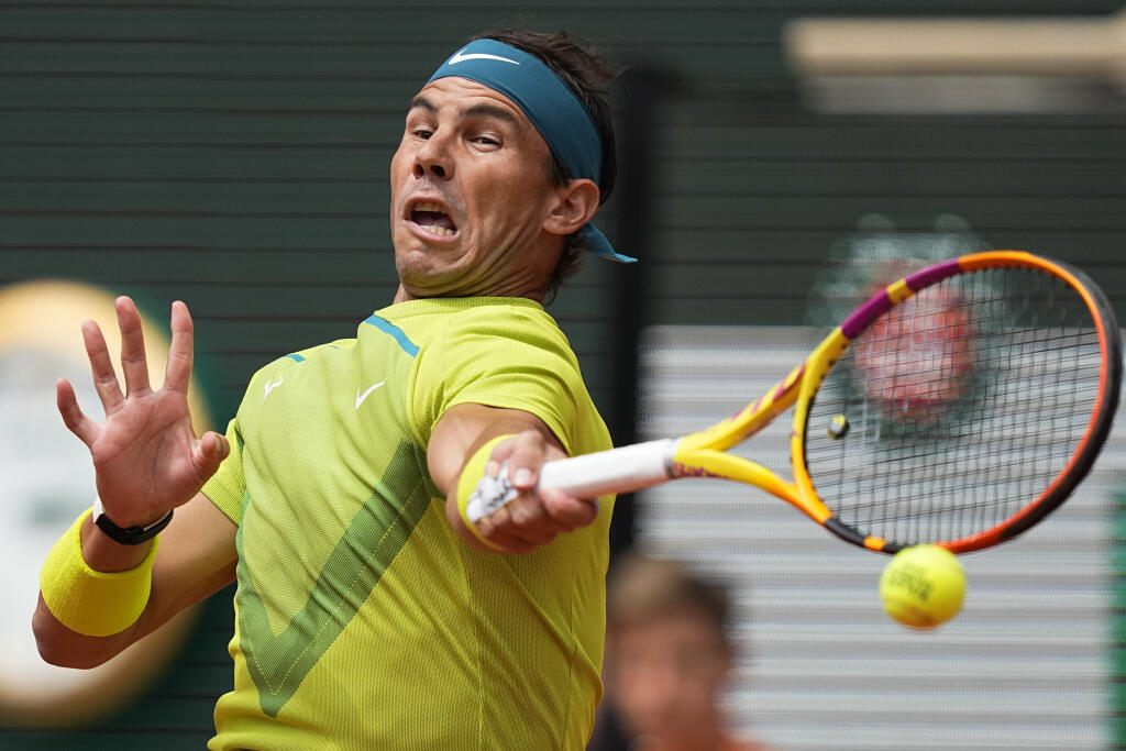 JB 54 Paríž - Španielsky tenista Rafael Nadal odvracia úder Nórovi Casperovi Ruudovi vo finále mužskej dvojhry na grandslamovom turnaji Roland Garros v Paríži 5. júna 2022. FOTO TASR/AP
Spain's Rafael Nadal plays a shot against Norway's Casper Ruud during the men's final match at the French Open tennis tournament in Roland Garros stadium in Paris, France, Sunday, June 5, 2022. (AP Photo/Michel Euler)
