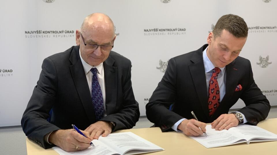 Miroslav Hlivák s predsedom NKÚ Karolom Mitríkom