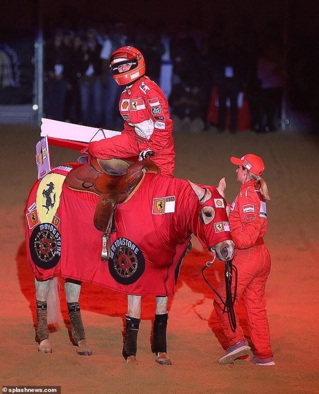 V novembri 2019 šokovala Gina-Maria Schumacherová športovú verejnosť, keď na jazdeckých pretekov v talianskej Verone súťažila v kombinéze Ferrari a s prilbou na hlave. „Nebola som schopná vybrať si pre svoj kostým inú tému ako túto. Sme v Taliansku, zastupujem rodinu Schumachera a táto značka tu je ikonou,“ povedala vtedy dcéra legendy F1.