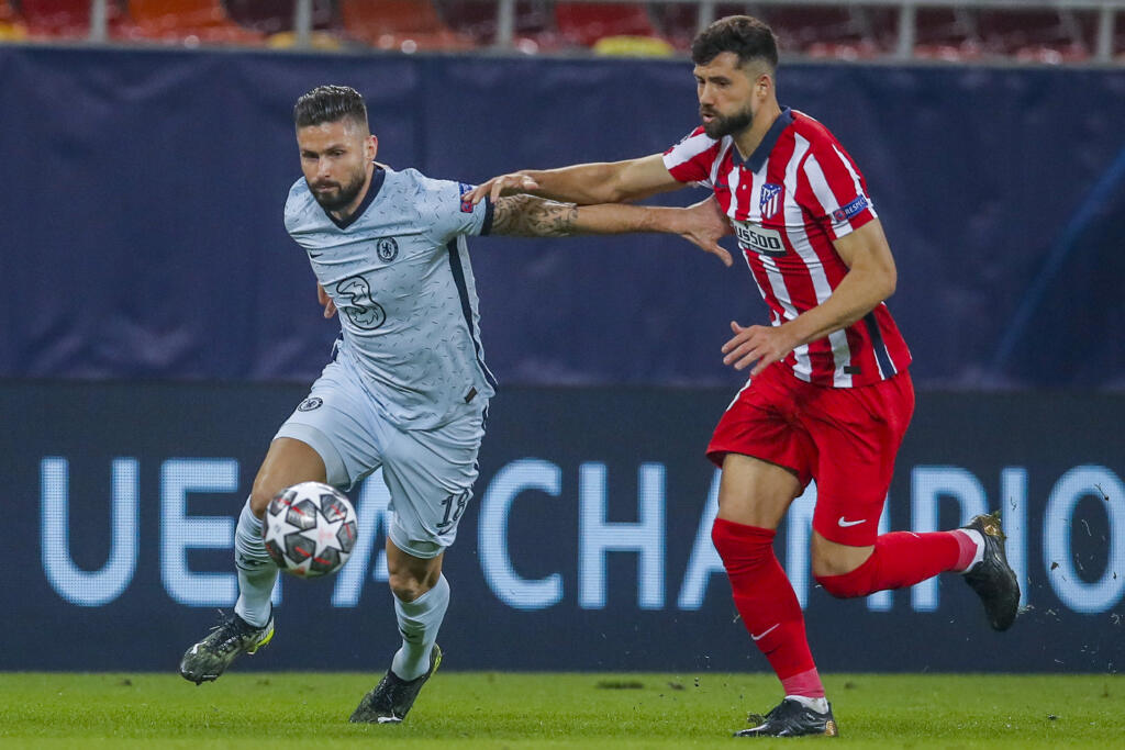 EBE 56 Bukurešť - Na snímke sprava hráč Atletica Felipe a hráč Chelsea Olivier Giroud v prvom zápase osemfinále Ligy majstrov vo futbale Atletico Madrid - Chelsea Londýn v rumunskej Bukurešti 23. februára 2021. FOTO TASR/AP
Chelsea's Olivier Giroud, left, fights for the ball with Atletico Madrid's Felipe during the Champions League, round of 16, first leg soccer match between Atletico Madrid and Chelsea at the National Arena stadium in Bucharest, Romania, Tuesday, Feb. 23, 2021. (AP Photo/Vadim