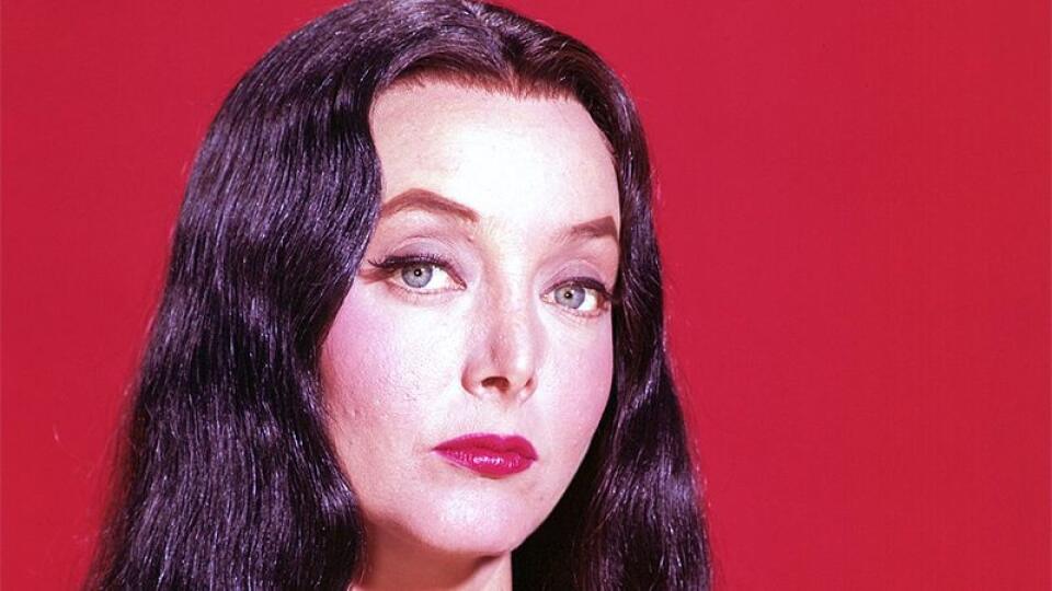 Carolyn Jones vo svojej najslávnejšej úlohe.