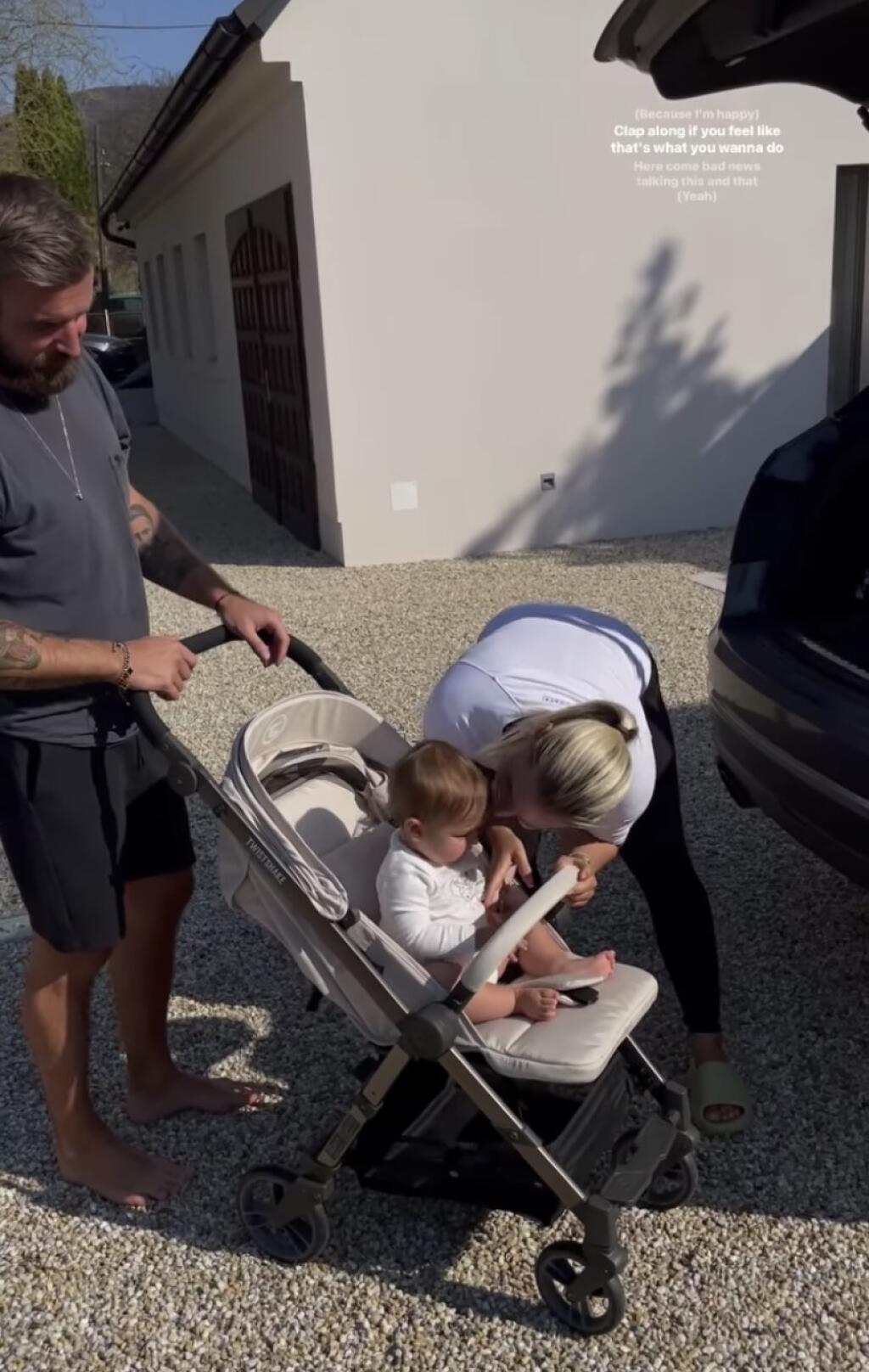 Na Cibulkovú zrejme neplatí porekadlo, do tretice všetko dobré. Na Instagrame sa pred niekoľkými dňami pochválila ďalším kočíkom, v poradí už štvrtým, ktorý zadovážila pre svojho synčeka.