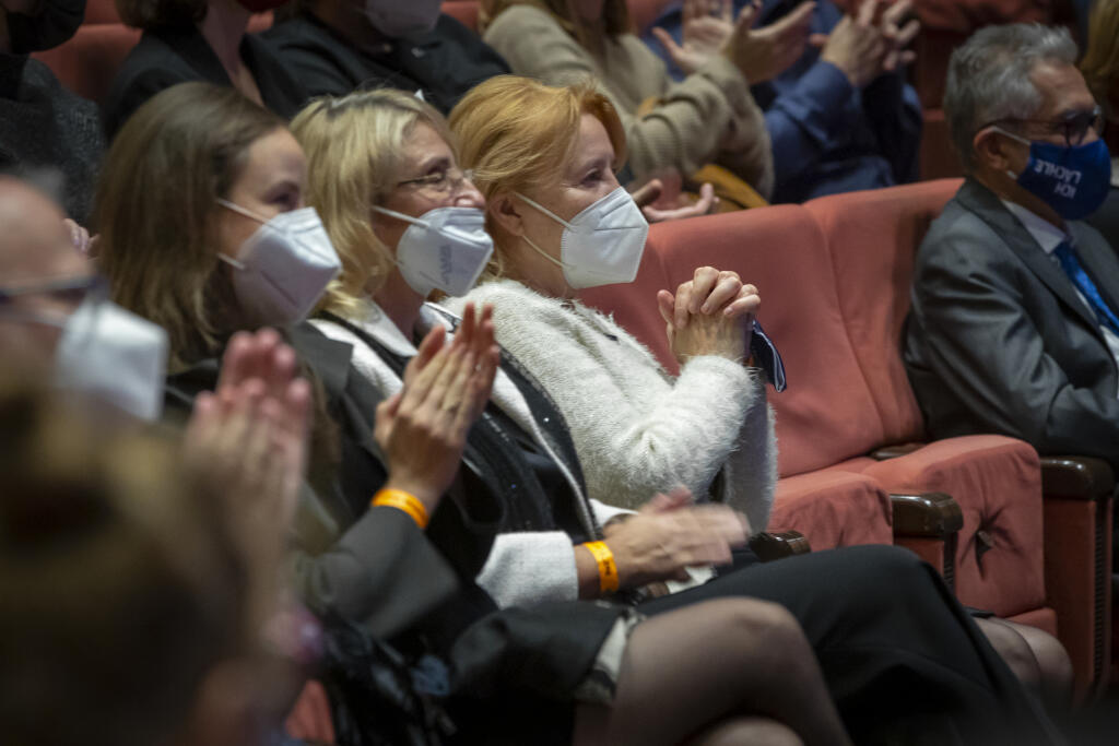 Prehliadka prvotriednych filmov z troch najprestížnejších svetových festivalov v Berlíne, Benátkach a Cannes. s. Na snímke je Magda Vášáryová.