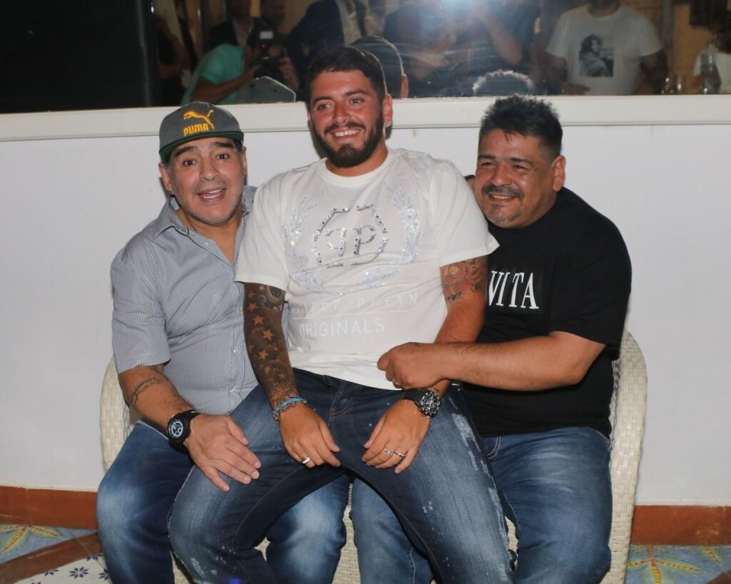 Tri týždne pred Maradonovou smrťou s ním Diego junior oslavoval šesťdesiatku.