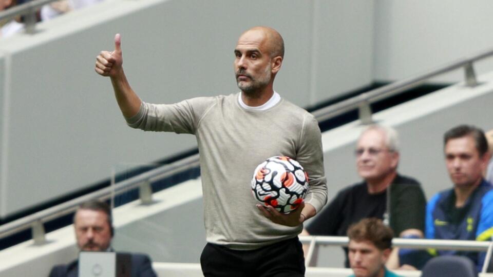 EBE 65 Londýn - Na snímke španielsky tréner ManCity Joseph Guardiola v zápase 1. kola anglickej Premier League vo futbale Tottenham Hotspur - Manchester City v Londýne 15. augusta 2021. FOTO TASR/AP
Manchester City's head coach Pep Guardiola gestures during the English Premier League soccer match between Tottenham Hotspur and Manchester City at the Tottenham Hotspur Stadium in London, Sunday, Aug. 15, 2021. (AP Photo/Ian Walton)
