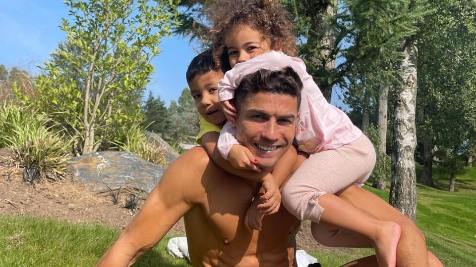 Ronaldo sa na tomto mieste po prestupe do Manchestru ohrial len niekoľko dní. Po nich si musel nájsť nové bývanie, lebo sa kvôli ovciam nemohol vyspať.