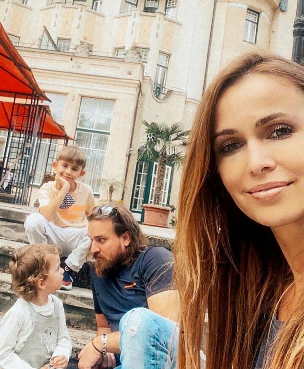 Lenka Šóošová s rodinou