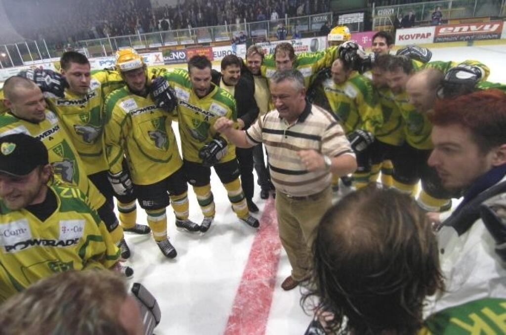 Ján Slota sa objavil vo finále hokejového play off, v ktorom Žilina v roku 2006 získala titul.