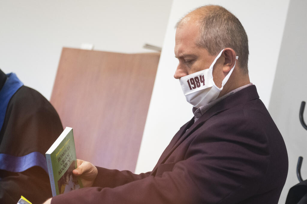 Hlavné pojednávanie s predsedom ĽSNS Marianom K. na Špecializovanom trestnom súde v Pezinku 