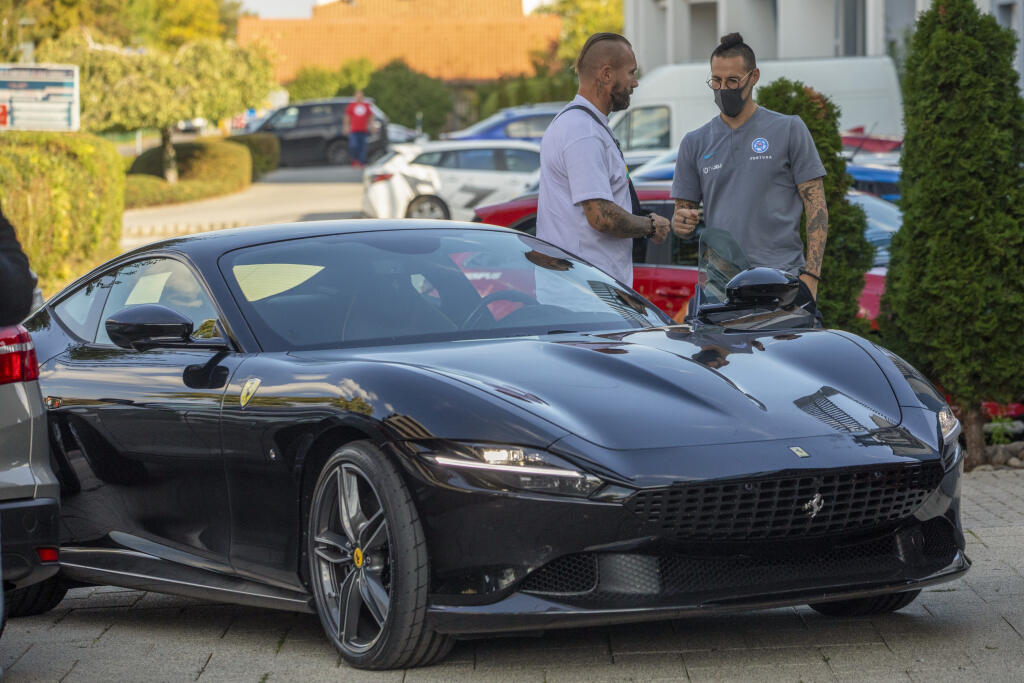Napokon vysvitlo, že luxusné Ferrari si so sebou nenechá.