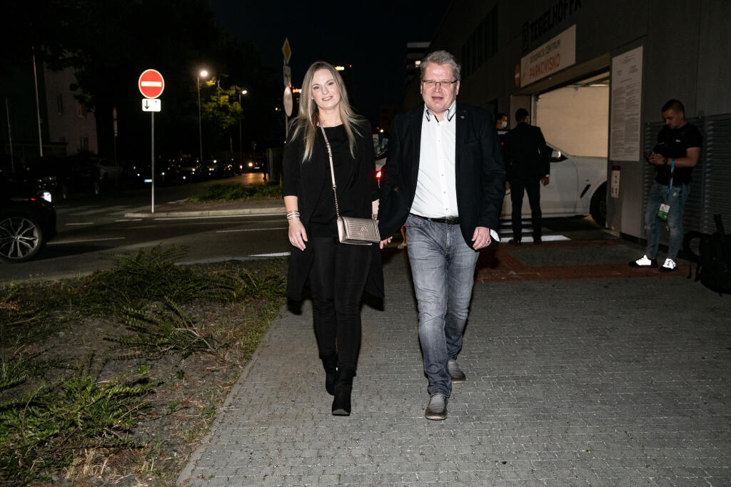 Manželia Juraj Čurný a Andrea Čurná mali pred zápasom výbornú náladu.