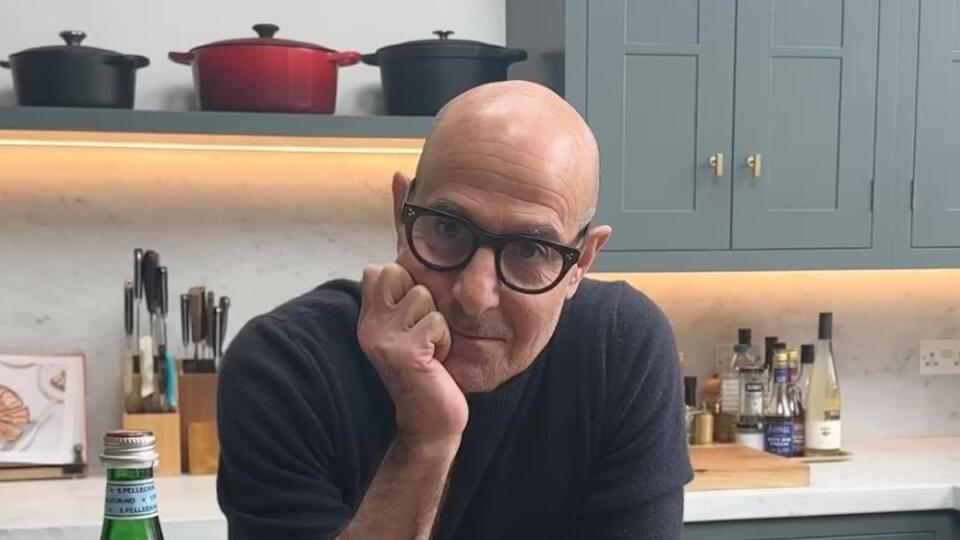 Hollywoodsky herec Stanley Tucci je známy gurmán. Doma má priestrannú a vkusnú kuchyňu, na ktorú nesadá prach.