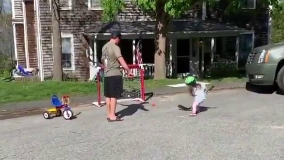 VIDEO Vyrastá nová hviezda NHL? Je to dcéra slávneho hokejistu!