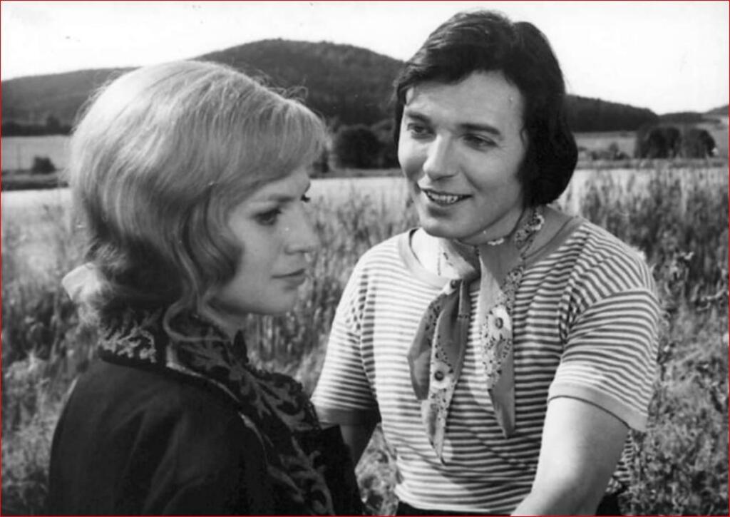 Karel Gott vo svojom najslávnejšom filme Hvězda padá vzhuru.