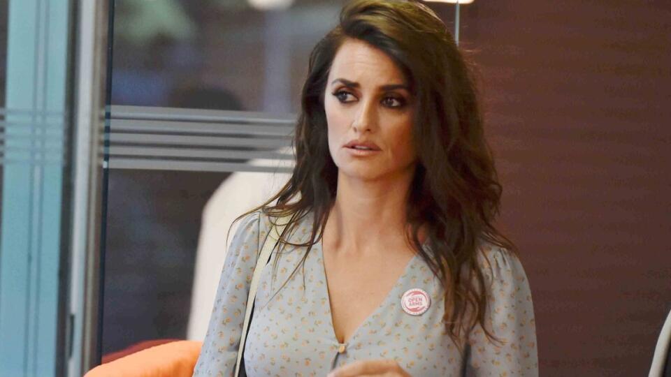 Penelope Cruz vyjadrila veľký obdiv a poďakovanie zdravotníkom, ktorí vedú vojnu sCovid 19. Do boja ša však zapojila aj ona.