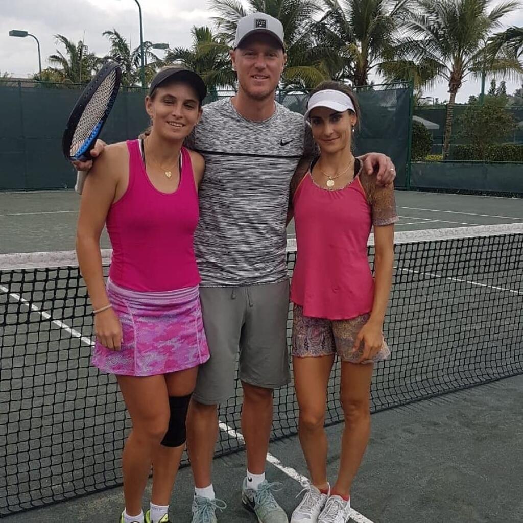 Solčáni so Slovenkou Zuzanou Zlochovou a Bulharkou Diou Evtimovou v klube Sereny Williamsovej na Floride.
