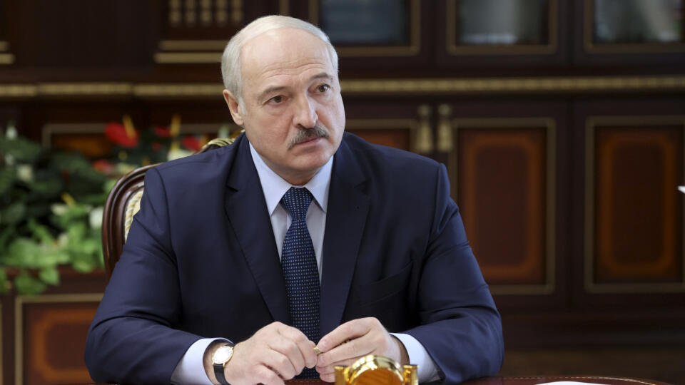 EBE 11 Minsk - Na snímke bieloruský prezident Alexander Lukašenko v Minsku 21. septembra 2020. FOTO TASR/AP
Belarusian President Alexander Lukashenko attends a meeting in Minsk, Belarus, Monday, Sept. 21, 2020. (Maxim Guchek/BelTA Pool Photo via AP)
