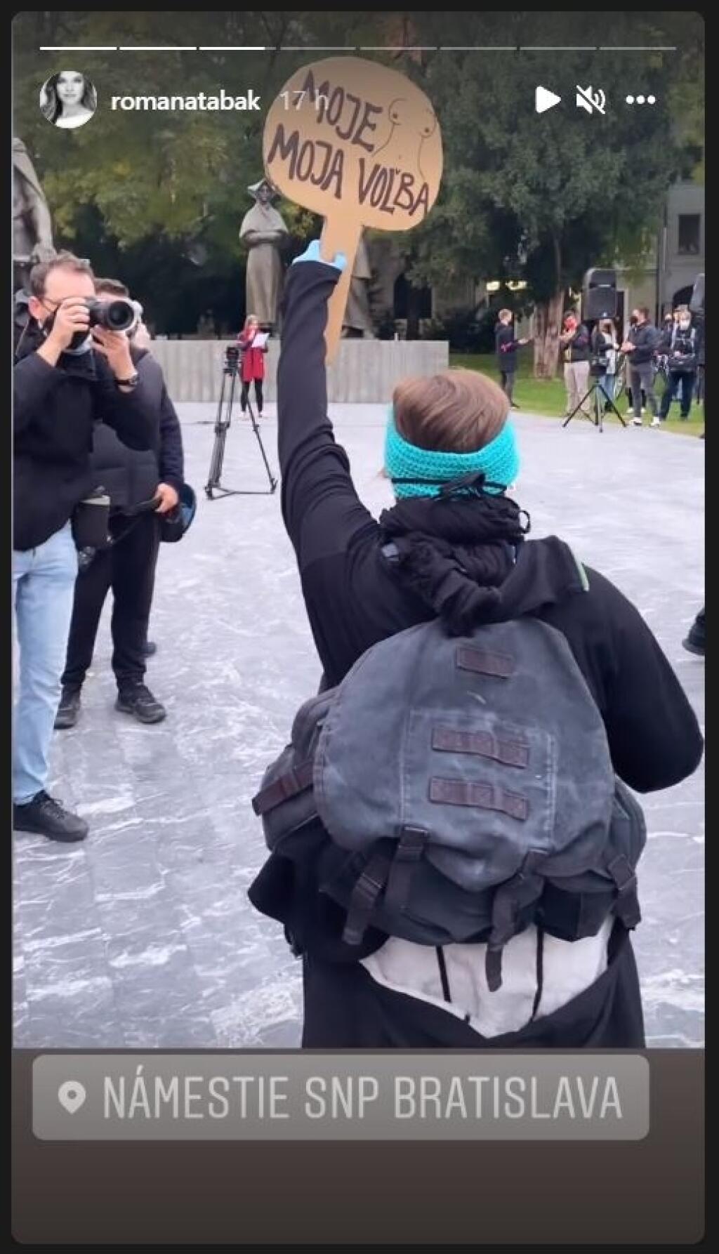 Romana Tabák sa zúčastnila protestu proti návrhu zákona Anny Záborskej. Vyslúžila si za to vlnu kritiky, keďže predtým v parlamente hlasovala za tento návrh.
