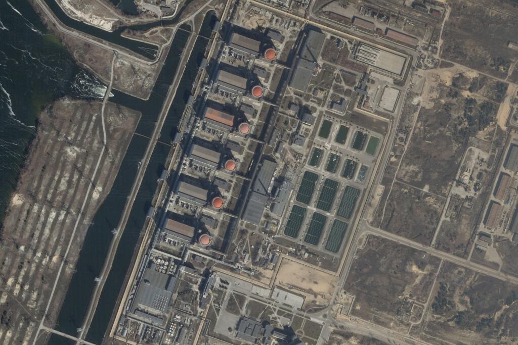 KK24 Enerhodar - Na satelitnej snímke areál Záporožskej jadrovej elektrárne v ukrajinskom meste Enerhodar v utorok 15. marca 2022. FOTO TASR/AP
In this satellite picture provided by Planet Labs PBC, the Zaporizhzhia nuclear power plant is seen in Enerhodar, Ukraine, Tuesday, March 15, 2022. Russian forces has engaged in a firefight to seize the facility. Zaporizhzhia is Europeâ€™s largest nuclear power plant and the fighting raised fears about safety there.  (Planet Labs PBC via AP)