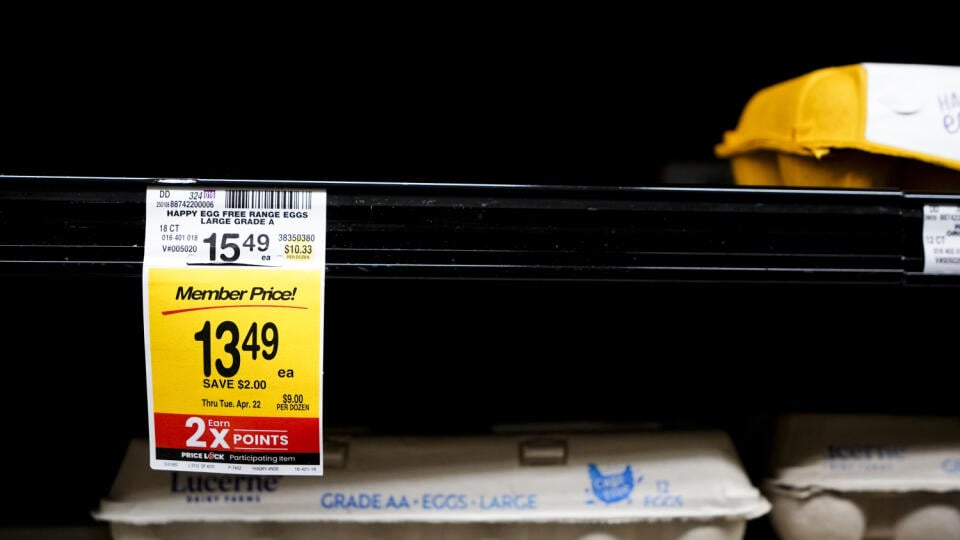 AG2 Archív Seattle - Na archívnej snímke z 27. januára 2025 prázdny regál s vajcami z voľného chovu v predajni Safeway v Seattli. Medziročná inflácia v USA sa minulý mesiac zrýchlila, čo stupňuje tlak na Federálny rezervný systém (Fed), aby sa vzhľadom na rastúcu neistotu v ekonomike neponáhľal s návratom k znižovaniu úrokových sadzieb. Index spotrebiteľských cien (CPI) v januári 2025 v porovnaní s rovnakým mesiacom minulého roka mierne vzrástol na 3 % z decembrových 2,9 %. FOTO TASR/AP
FILE -