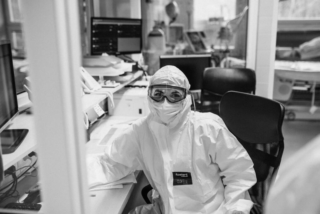 „Na oddelení anestézie a intenzívnej medicíny ľudia len ležali a bolo tam viacmenej ticho. Počul som len zvuky pípajúcich prístrojov, prípadne zvoniaci telefón.“ Ján Rábara opisuje detaily z oddelenia anestézie a intenzívnej medicíny z nemocnice v Považskej Bystrici.