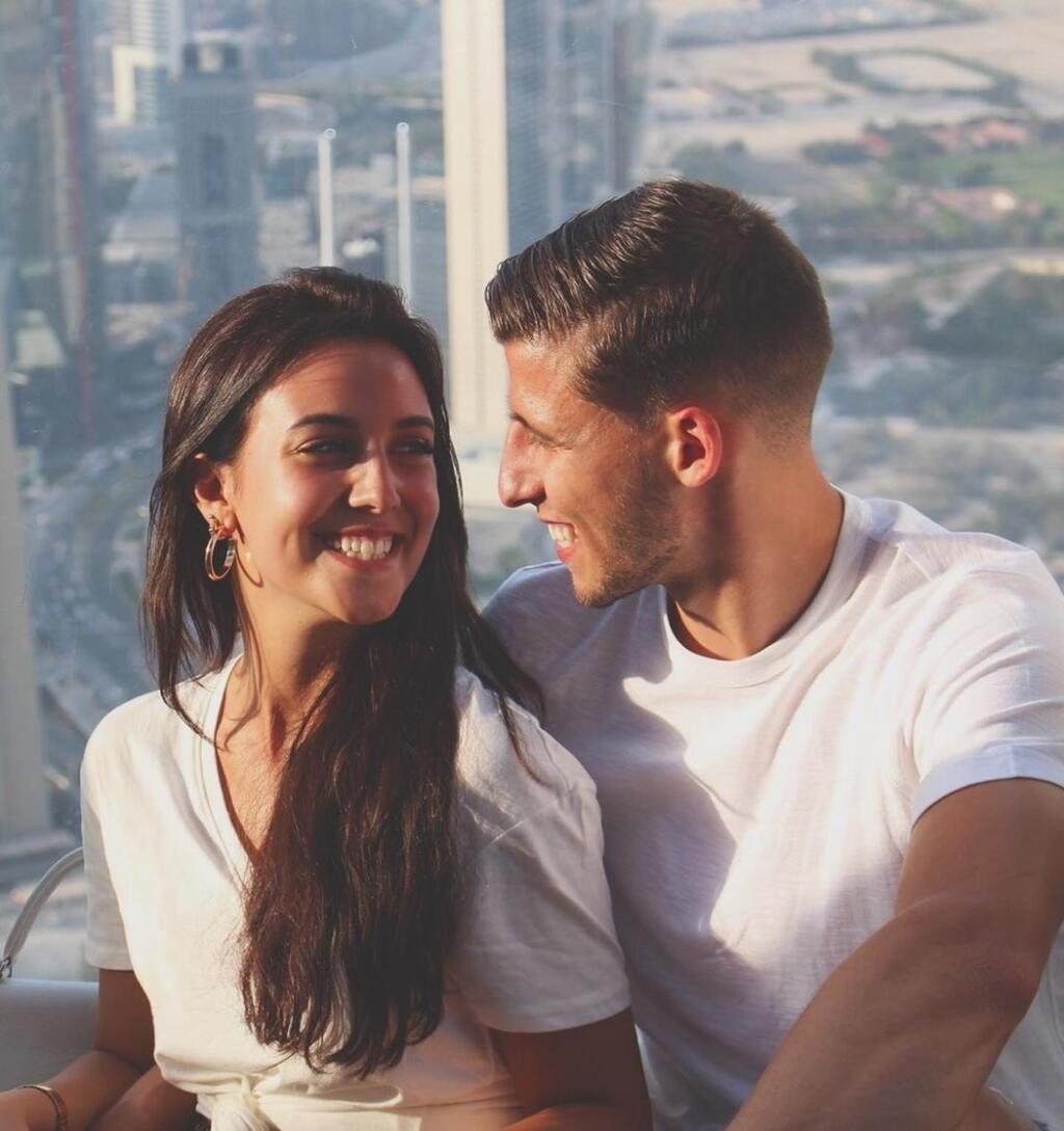 Ruben Dias a April Ivy predtým, ako sa vzťah rozpadol