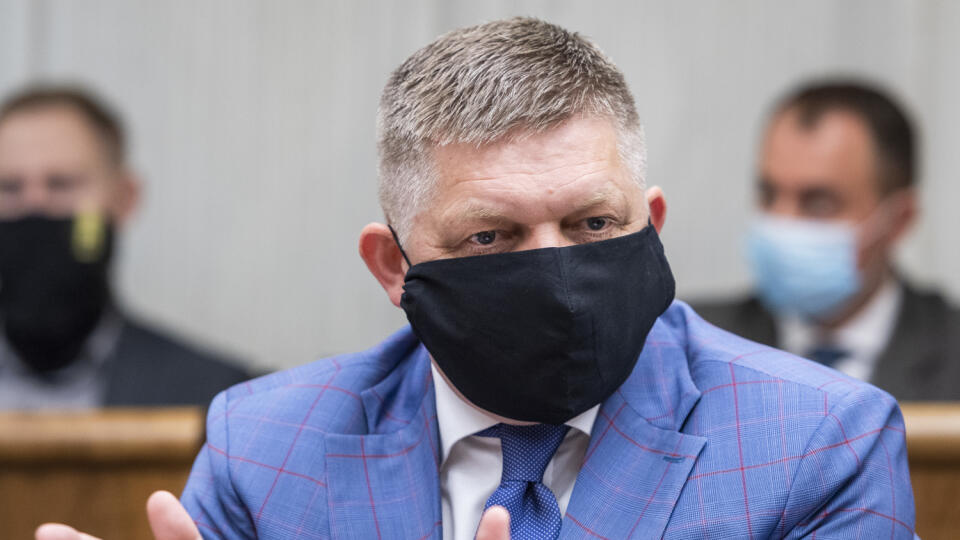 Na snímke poslanec Robert Fico (SMER-SD) počas 6. schôdze NR SR v Bratislave 20. apríla 2020. FOTO TASR - Jaroslav Novák  