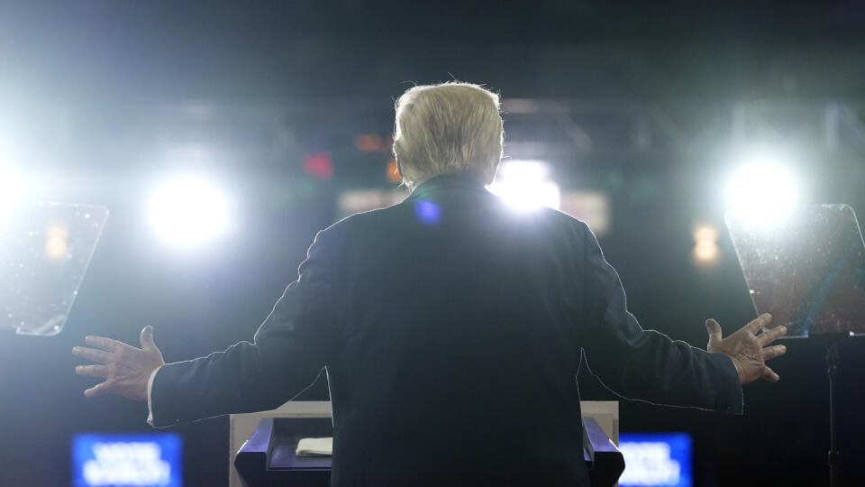 KK6 Reading - Na snímke republikánsky prezidentský kandidát a bývalý americký prezident Donald Trump hovorí počas predvolebnej kampane v americkom Readingu 9. októbra 2024. FOTO TASR/AP
Republican presidential nominee former President Donald Trump speaks at a campaign rally at the Santander Arena, Wednesday, Oct. 9, 2024, in Reading, Pa. (AP Photo/Alex Brandon)