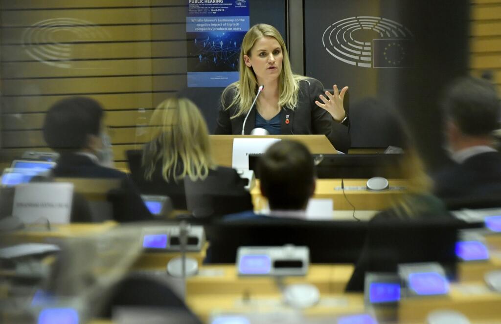 JB 38 Brusel - Bývalá zamestnankyňa spoločnosti Facebook Frances Haugenová počas jej vypovedania pred Výborom Európskeho parlamentu pre vnútorný trh a ochranu spotrebiteľov v sídle EP v Bruseli 8. novembra 2021. FOTO TASR/AP

Facebook whistleblower Frances Haugen speaks to MEP's at the European Parliament in Brussels, Monday, Nov. 8, 2021. MEP's and Facebook whistleblower Frances Haugen discuss on Monday the negative impact on users of big tech companies' products and business models, and how EU