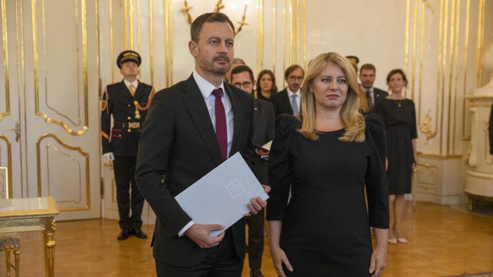 Na snímke je vymenovanie nových ministrov vlády SR prezidentkou SR Zuzanou Čaputovou.Dočasný minister školstva premiér Eduard Heger Zuzana Čaputová.