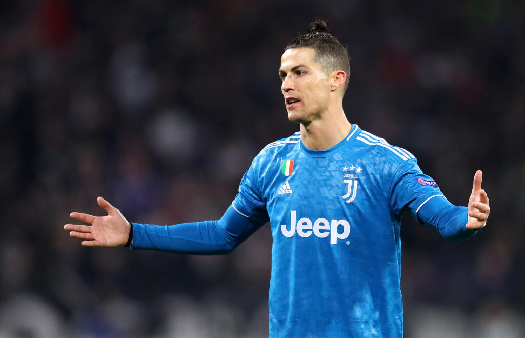 8. Cristiano Ronaldo sa vytráca z prvých priečok športových ankiet a zdá sa, že aj zo ženských túžob.S futbalistom, ktorý mál v posteli desiatky modeliek či speváčok, by sa chcelo