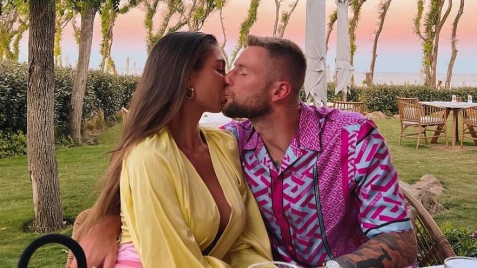 Milan Škriniar je šťastný po boku priateľky Barbory Hrončekovej už dlhé roky a pár sa za ten čas poriadne zmenil. Ako vyzerala niekdajšia volejbalistka kedysi a ako vyzerá dnes? Viac nájdete v galérii.