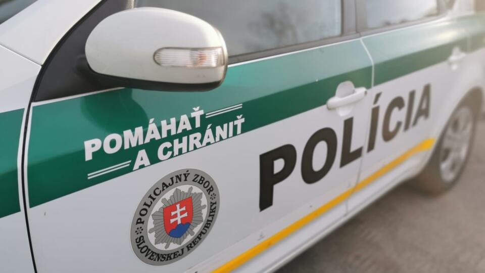 Mužov musela spacifikovať polícia.