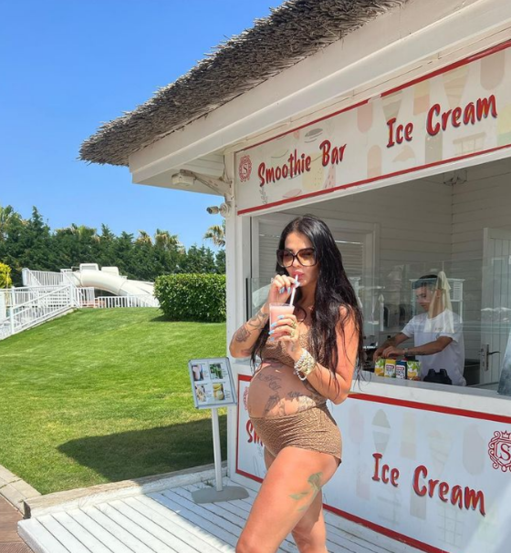 Zuzana Plačková s tehotenským bruškom.