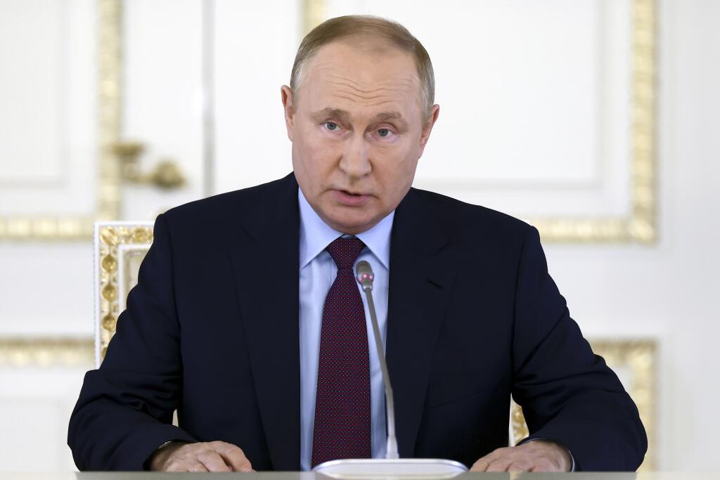 EBE 26 Petrohrad - Na snímke ruský prezident Vladimir Putin reční počas stretnutia so zástupcami obchodu o rozvoji automobilového priemyslu na Medzinárodnom ekonomickom fóre v ruskom Petrohrade vo štvrtok 16. júna 2022. FOTO TASR/AP

Russian President Vladimir Putin meets with business representatives on the development of the automobile industry on the sidelines of the St. Petersburg International Economic Forum in St. Petersburg, Russia, Thursday, June 16, 2022. (Alexander Ryumin, Sputnik, Kre