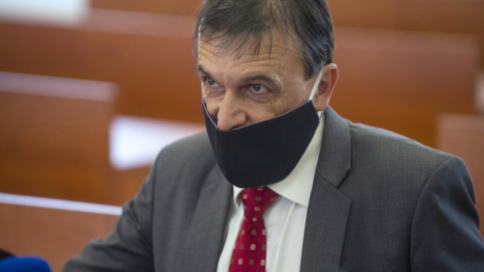 Na snímke predseda Špecializovaného trestného súdu (ŠTS) Ján Hrubala počas tlačovej konferencie po skončení súdneho pojednávania v kauze vraždy novinára Jána Kuciaka a jeho snúbenice Martiny Kušnírovej vo štvrtok 3. septembra 2020 v Pezinku. FOTO TASR - Jakub Kotian